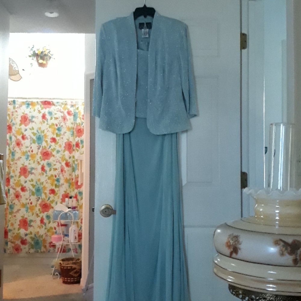 Gorgeous gown w/jacket